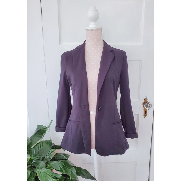 Basic Black Blazer - Picture 2 of 6